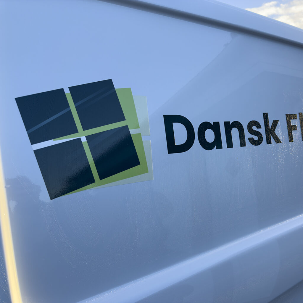 Dansk fliseteknik Reparation af løse fliser og skrukke fliser